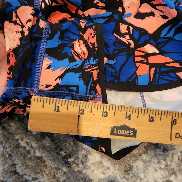 Lululemon Speed Short in Paint Storm Harbor Blue Multi / Black. Size 4 - Picture 13 of 16